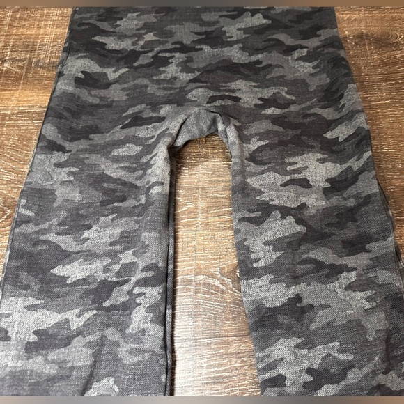Spanx Look At Me Now Seamless Leggings Heather Gray Camo Stretch Size Large - Picture 2 of 8